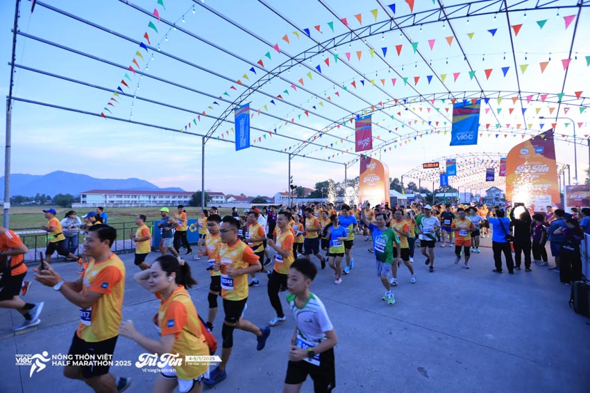 Tri Tôn bừng sáng với hơn 3.000 runner tỏa sáng tại Half Marathon 2025, nơi thể thao gặp thiên nhiên - 17