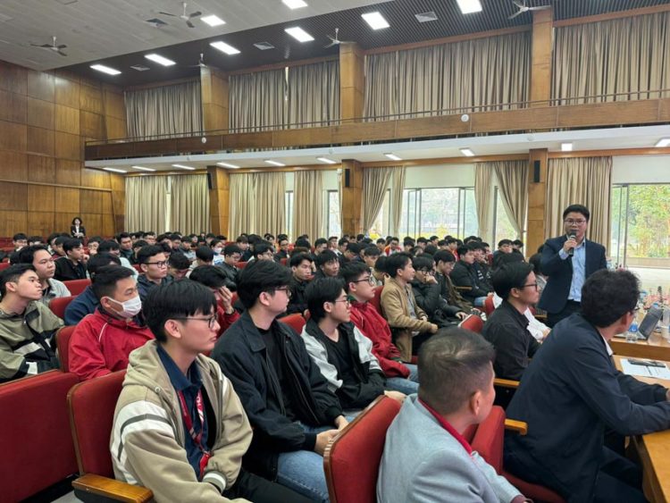 Thử thách mới cho sinh viên kỹ thuật tại Cuộc thi Thiết kế Máy tự động hóa 2025