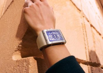 RM 16-02 Automatic Extraflat: Đồng hồ siêu mỏng, thiết kế Brutalist đầy cuốn hút - 1