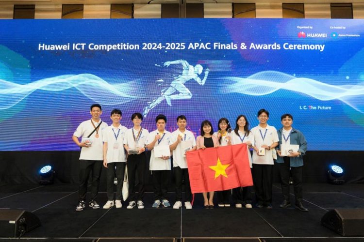 Đội tuyển Việt Nam giành 3 giải cao tại Huawei ICT Competition 2024