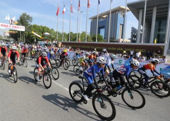 Biwase Tour of Vietnam 2025: Maneephan Jutatip đoạt cú đúp áo danh giá ngay chặng 1 - 2