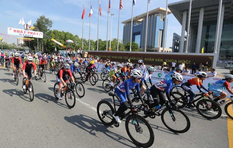 Biwase Tour of Vietnam 2025: Maneephan Jutatip đoạt cú đúp áo danh giá ngay chặng 1 - 2