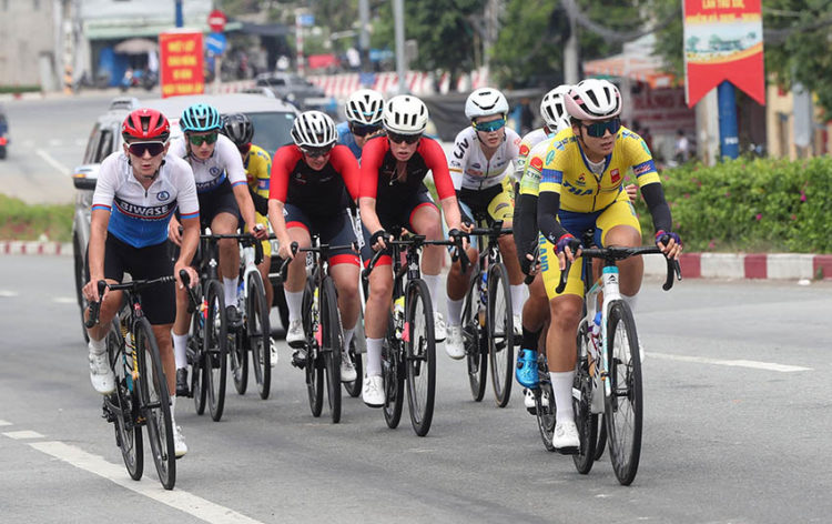 Biwase Tour of VietNam 2025: Áo vàng áo xanh đổi chủ - 7