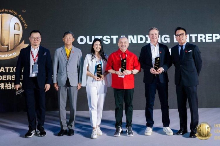 Chủ tịch Hoàng Nam Group nhận giải Doanh nhân xuất sắc tại Lễ trao giải quốc tế 2025