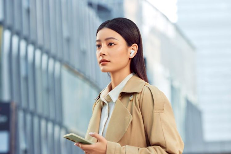 Tai nghe OPPO Enco Buds3 Pro thời lượng pin 54 giờ, giá 990.000 đồng