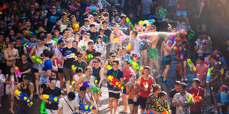 Hà Nội đón lễ hội Thai Festival 2025: Ẩm thực, âm nhạc và lễ hội té nước Songkran
