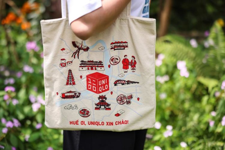 UNIQLO ra mắt cửa hàng tại Huế, mang đến BST áo thun UTme! độc quyền