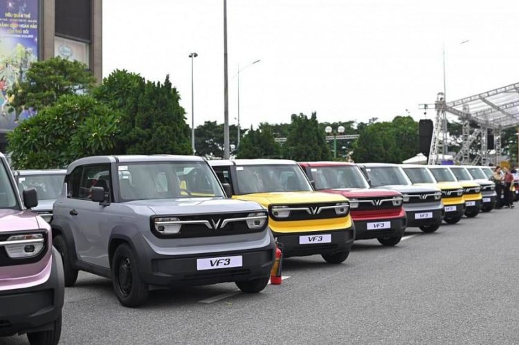 VinFast bùng nổ: bàn giao hơn 12.500 ô tô điện tháng 2/2025, doanh số tăng 25%!
