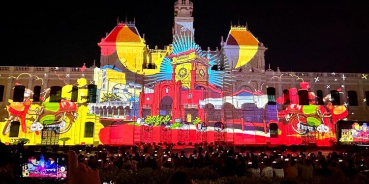Bữa tiệc nghệ thuật 3D mapping rực rỡ mở màn chuỗi hoạt động 'Sắc màu thành phố Bác'