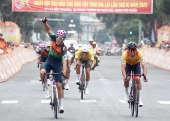 Chặng 13 Cúp Truyền hình TP.HCM - Tôn Đông Á 2025: 'Bão táp' trên đèo, 56 tay đua bỏ cuộc. - 6