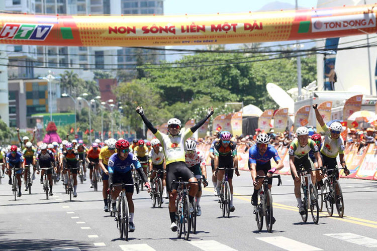Nguyễn Tấn Hoài xuất thần, "xé gió" về đích đầu tiên tại Nha Trang giải xe đạp Cúp Truyền Hình TP.HCM – Tôn Đông Á 2025 - 7