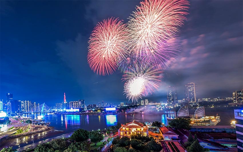 Mãn nhãn với màn pháo hoa mừng 50 năm thống nhất