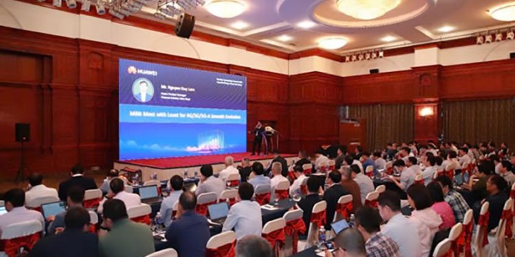 Huawei Việt Nam đồng hành cùng doanh nghiệp tiến tới kỷ nguyên AI tại NextGen Connectivity Summit 2025