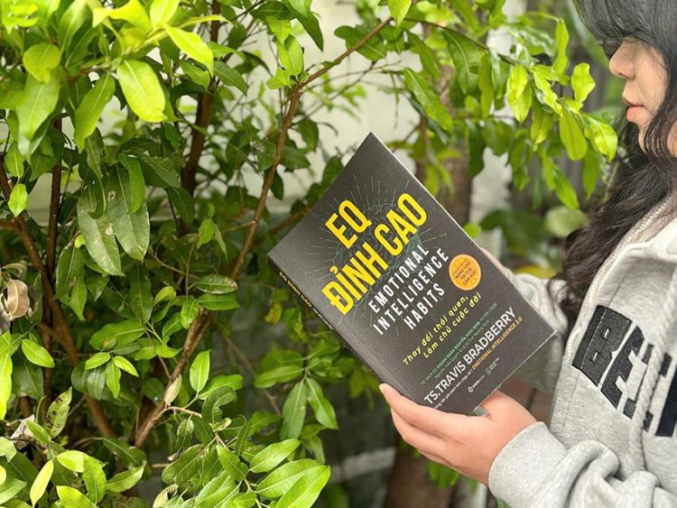 "EQ đỉnh cao" - Cuốn sách giúp bạn sống tử tế hơn với cảm xúc của chính mình