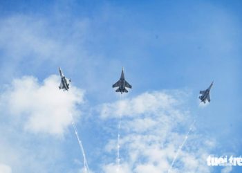 Tiêm kích gầm thét, nhào lộn trình diễn giữa trung tâm TP.HCM - 7