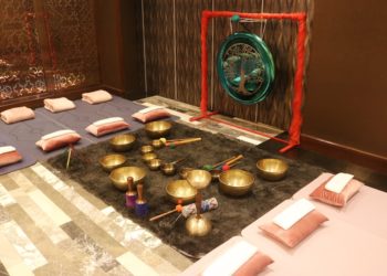 hành trình trở về bên trong cùng chuông xoay