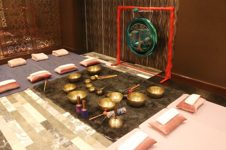 hành trình trở về bên trong cùng chuông xoay
