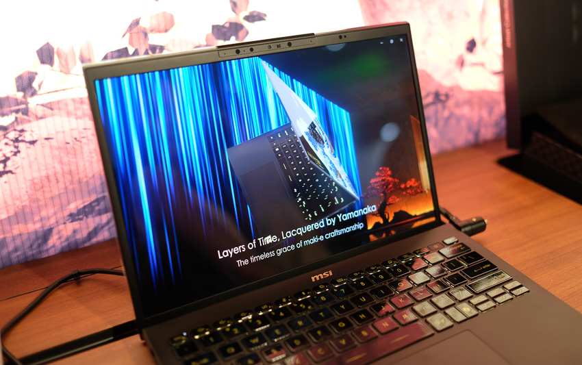 Mẫu laptop MSI Prestige 13 AI+ Ukiyo-e Edition với mặt lưng lấy cảm hứng từ tranh Sóng lừng ngoài khơi Kanagawa tại Computex 2025