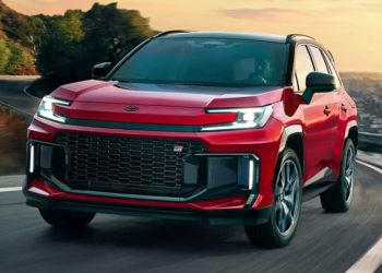 Toyota RAV4 2026 phiên bản GR Sport với thiết kế thể thao, đèn LED chữ C và màu sơn xanh đậm tại buổi ra mắt toàn cầu.