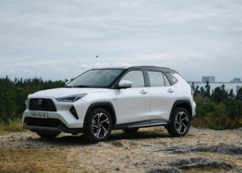 Toyota triệu hồi gần 1.500 xe Yaris Cross HEV tại Việt Nam vì lỗi keo kính nóc