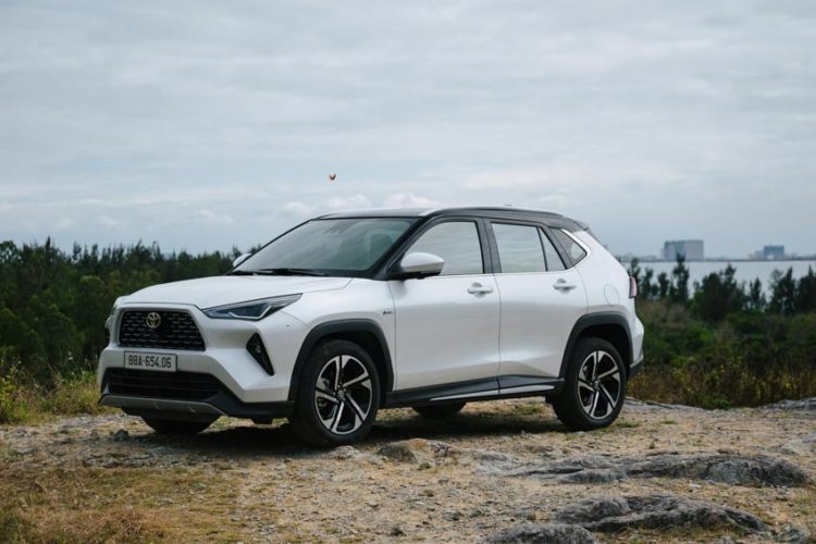 Toyota triệu hồi gần 1.500 xe Yaris Cross HEV tại Việt Nam vì lỗi keo kính nóc
