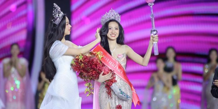 Hà Trúc Linh - Từ nữ sinh tỉnh lẻ đến vương miện Hoa hậu: Một cú chuyển mình của cái đẹp trí tuệ - 5