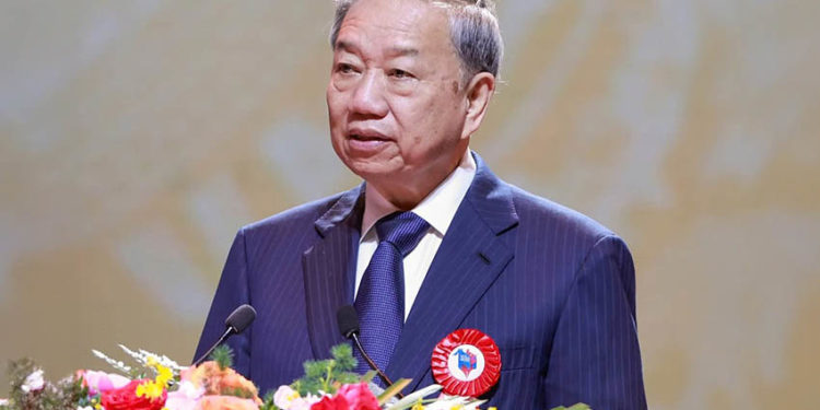 Một thế kỷ đồng hành cùng dân tộc, một hành trình viết bằng ngòi bút và khát vọng