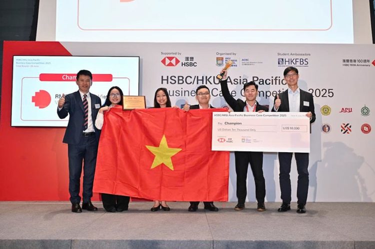 Lần đầu tiên sinh viên Việt vô địch cuộc thi kinh doanh quốc tế HSBC