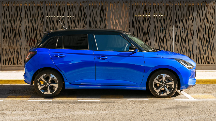 Mẫu xe Suzuki New Swift 2025 với thiết kế hai tone màu thể thao và cá tính