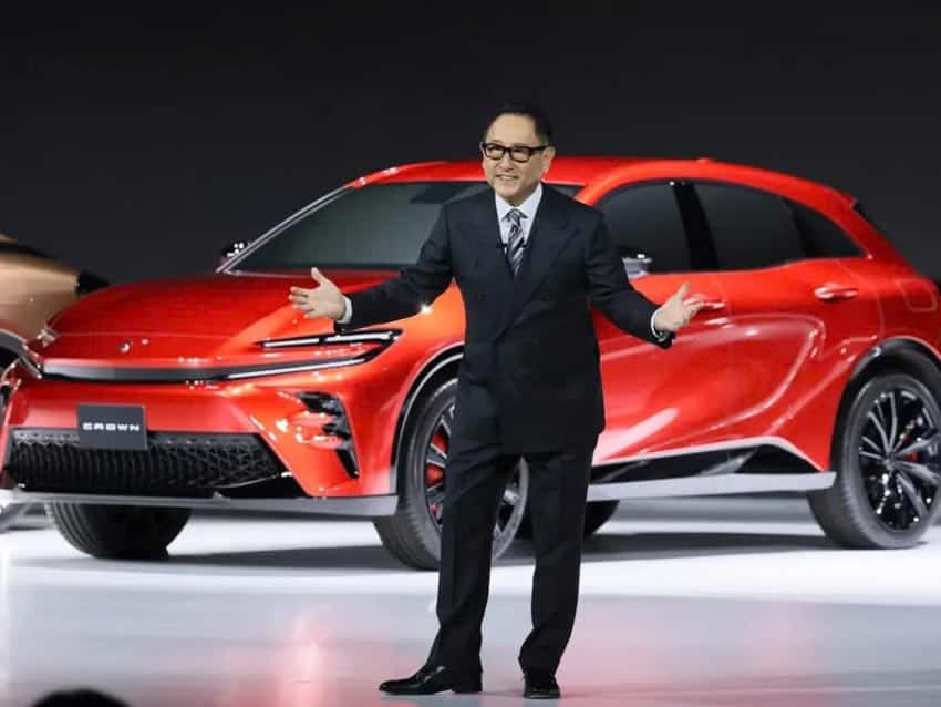 Chủ tịch Toyota: Sản xuất một xe điện có thể "gây ô nhiễm" gấp ba lần xe hybrid