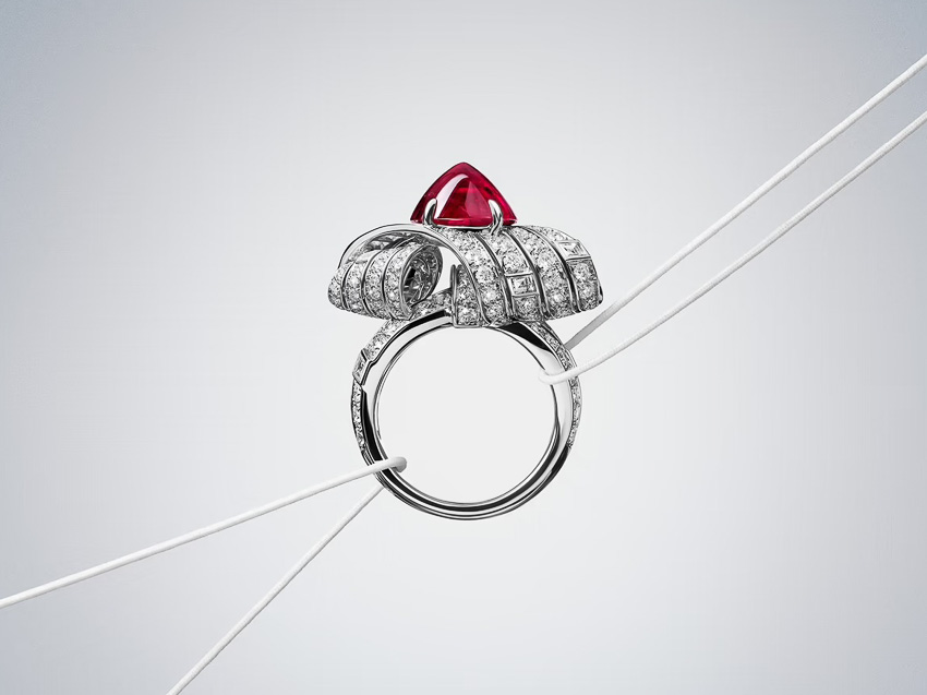 Nhẫn Tateya Cartier nạm ruby 6,98 carat từ Việt Nam