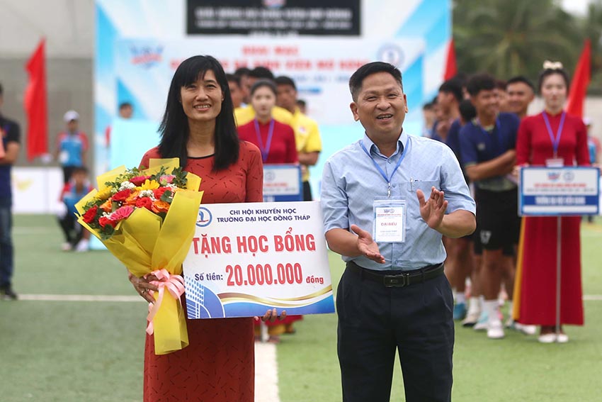 Đồng Tháp rực lửa khai mạc giải bóng đá sinh viên: Chủ nhà đại thắng! - 1