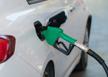 Giới hạn nhiên liệu ô tô, xe máy: Chọn kiểm soát theo mẫu xe hay toàn hãng?