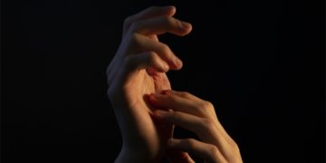 Có một loại sức mạnh đến từ sự mong manh