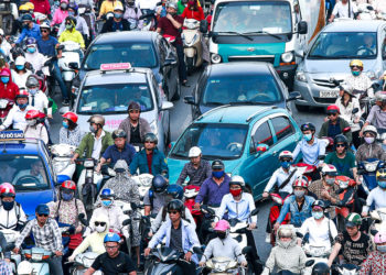 Mật độ dân số và phương tiện ở các quận trung tâm Hà Nội rất lớn.