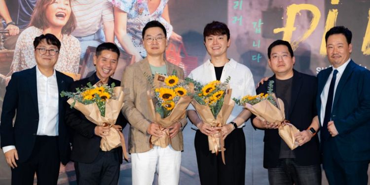 Đạo diễn Mo Hong-jin: 'Tôi cảm thấy hạnh phúc khi được ra mắt phim tại Việt Nam' - 2