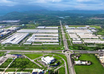 Mắt lửa hàn và giai điệu xanh trên cát