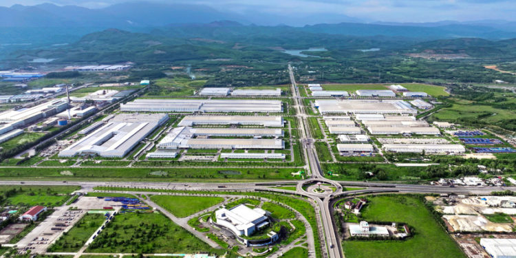 Mắt lửa hàn và giai điệu xanh trên cát
