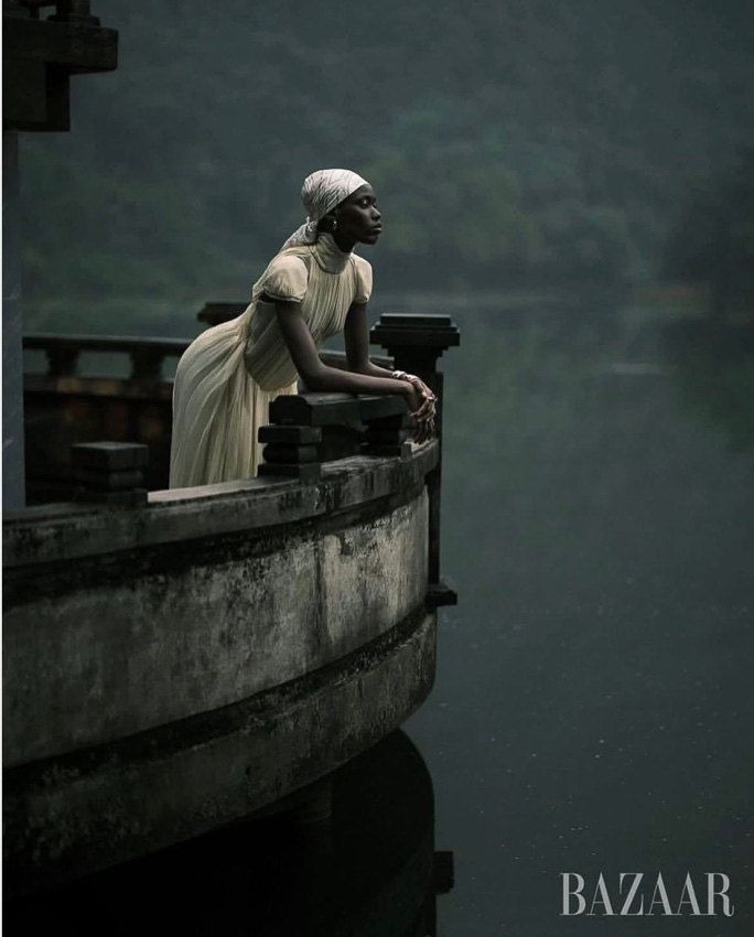 Bộ ảnh thời trang “Spirited Away” chụp tại Ninh Bình cho Harper’s Bazaar Mỹ, với người mẫu tạo dáng giữa thiên nhiên hoang sơ.