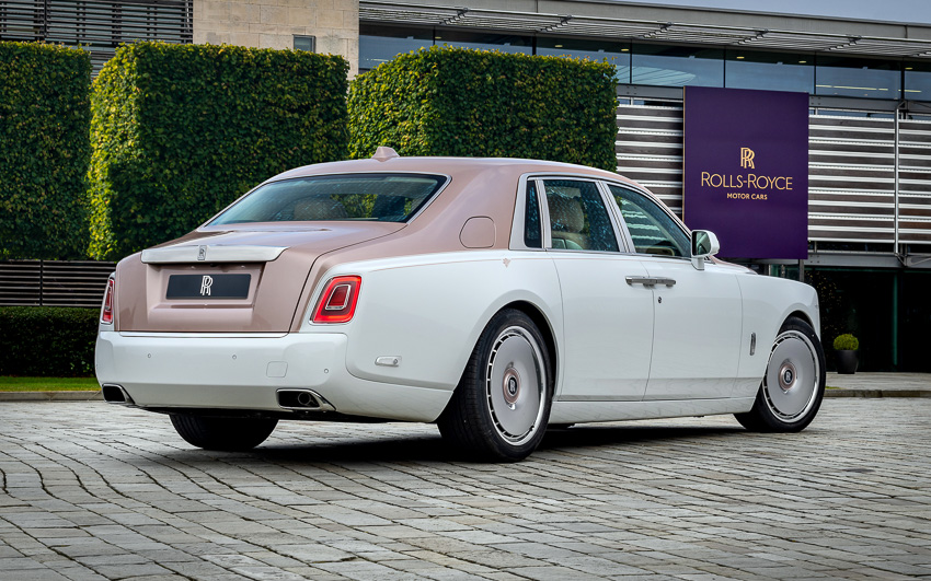 Hình ảnh chi tiết nội thất thêu tay của Rolls-Royce Phantom Dentelle độc bản