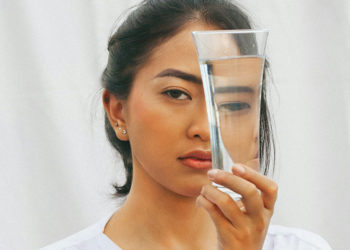 Uống collagen có thật sự giúp trẻ đẹp hơn hay chỉ là một màn ảo thuật niềm tin?