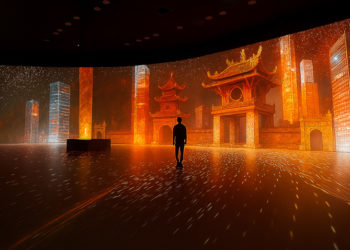 Không gian triển lãm Chạm Vị nhân sinh tại Nhà Hát Lớn Hà Nội với hiệu ứng ánh sáng và thiết kế sáng tạo