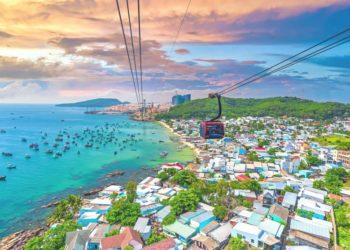 Việt Nam hút gần 11 triệu khách quốc tế nửa đầu 2025: Điều gì khiến chúng ta 'hot' đến vậy?