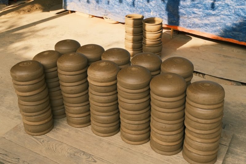 Gốm Thanh Hà làm bằng đất sét nâu
