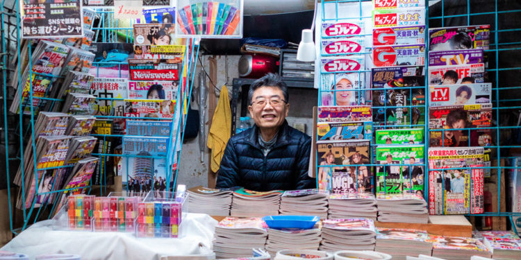 Cửa tiệm nhỏ đầy màu sắc ở châu Á qua ống kính Ryosuke Kosuge