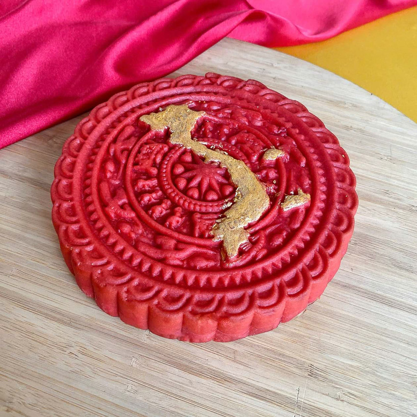 Hộp bánh trung thu Thành Long in bản đồ Việt Nam kỷ niệm 80 năm Quốc khánh