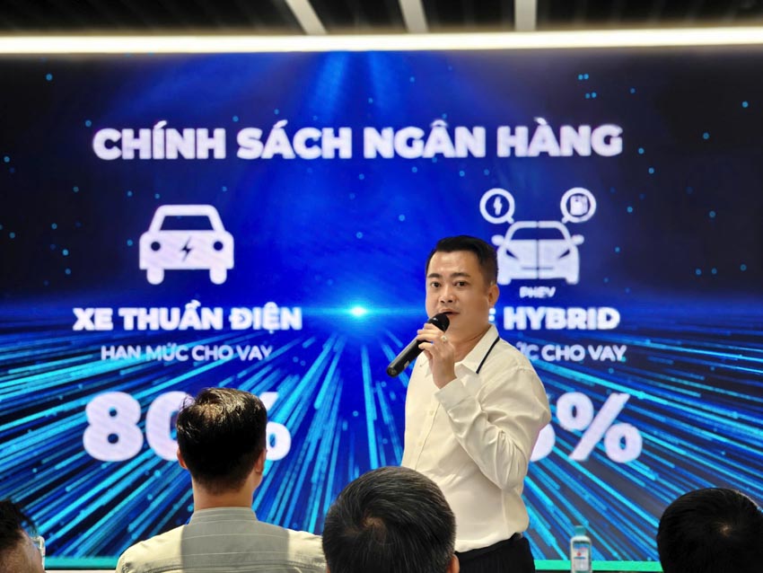 Tài xế trải nghiệm BYD M6 tại “Ngày hội tài xế công nghệ” của BYD Việt Nam - 1