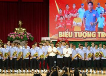 Lễ ra mắt và xuất quân CLB Công an TPHCM mùa giải V.League 2025–2026 với sự tham dự của lãnh đạo thành phố và ban huấn luyện - 1