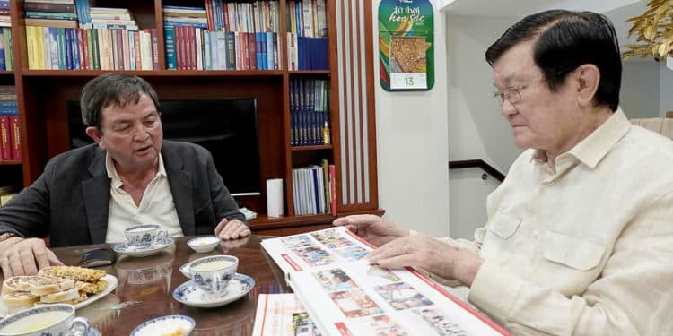 Nguyên Chủ tịch nước Trương Tấn Sang tiếp PGS Nguyễn Hoài Nam: Bài toán y khoa và trách nhiệm xã hội