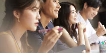 Giá trị tấm bằng: Khi thị trường lao động Việt Nam thay đổi luật chơi